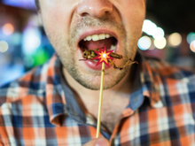 MasterChef Celebridades 2025: ator surpreende e é eliminado no 2º episódio após desafio com insetos fritos