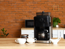 Programe o café para a hora de acordar: cafeteira digital com 45% OFF