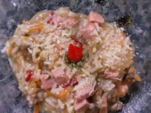 Carne fatiada com cebola e risoto chop suey