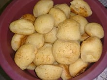 Pão de queijo crocante