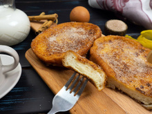 Rabanada na airfryer: o truque simples que deixa igual à da vovó, só que sem lambança no fogão