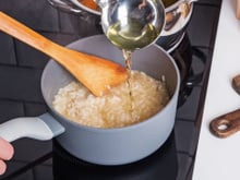 Os chefs valencianos concordam: "O melhor arroz não é feito apenas com água, é preciso adicionar 1,8 litros de caldo"