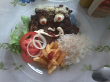 Bisteca bovina assada acompanhada de batata assada