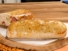 Combine pão e pizza na mesma receita e tenha um lanche diferente e incrível