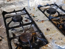 Papel-alumínio no fogão é uma boa ideia? Entenda os riscos desse hábito!