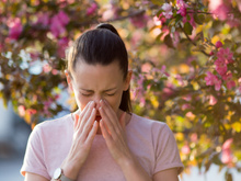 Alergia na primavera? Inclua esses 7 alimentos poderosos na dieta e alivie os sintomas