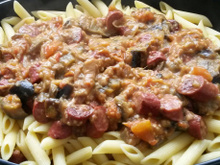 Macarrão com molho de calabresa e berinjela