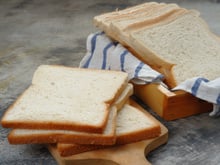 Fiz essa torrada caramelizada com 2 fatias de pão de forma e agora minha família pede toda semana