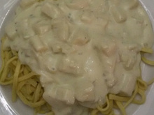 Talharim ao molho branco com gorgonzola e palmito