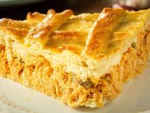 Um bom frango desfiado faz o melhor empadão da vida: aprenda a receita fácil e gostosa