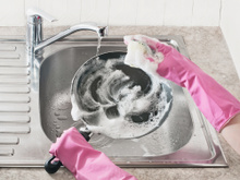 Como limpar panelas queimadas