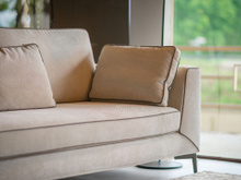 Adeus cheiro ruim do sofá, depois que aprendi esses truques fáceis parece que ele acabou de sair da loja!