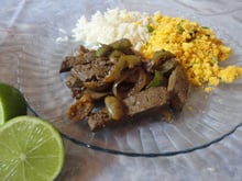Iscas de fígado bovino ao shoyo