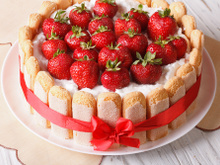 Charlotte de morango: confira a receita