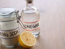 Misturar bicarbonato de sódio, vinagre e suco de limão em um copo: por que é recomendado e para que serve
