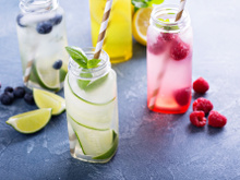 Receitas de água saborizada para se refrescar nos dias de calor