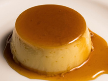 Pudim de caneca feito em banho-maria na boca do fogão é o jeito mais prático e econômico de preparar o quitute amado