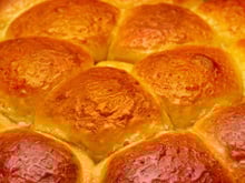 Esse pão de minuto que aprendi a fazer com a minha avó é fofinho igual uma nuvem e fica pronto muito rápido!