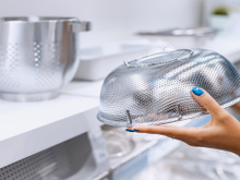 O truque infalível para limpar o escorredor de maneira eficaz e sem esforço