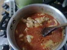 Frango com macarrão na mesma panela