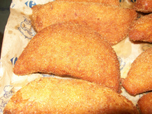 Risoles de frango com creme de queijo