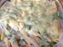 Macarrão com brócolis e bacon gratinado