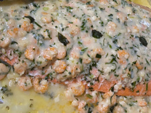 Macarrão com salmão e camarão