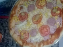 Pizza com borda recheada