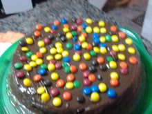 Bolo de coco com cobertura de chocolate