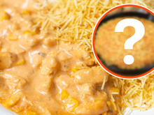 Nem batata frita, nem batata palha: esse é o jeito mais gostoso de comer strogonoff de frango