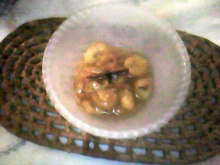 Doce de banana com suco de laranja