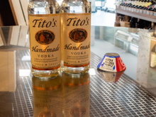 O homem que fez da sua bebida artesanal à base de milho um negócio bilionário: história de fortuna com vodka inspira e traz esperança