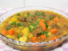 Picadinho com batatas: faça a carne render muito mais com essa receita fácil para o almoço