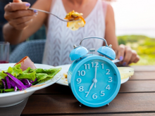Qual é o intervalo ideal entre as refeições? Especialista explica de quanto em quanto tempo você deve comer