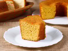 BOLO DE FUBÁ SEM FARINHA: receita da vovó não leva glúten, mas é muito fofinha e gostosa. O segredo está em…