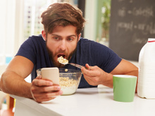Comer cereais de manhã é uma péssima ideia e essa especialista explica por quê