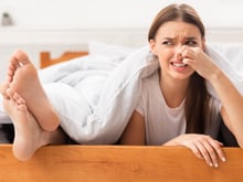 Nada de chulé: a solução barata para acabar com o cheiro ruim dos pés é um ingrediente caseiro que todo mundo tem em casa