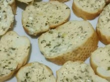 Essa pasta de alho divina vai transformar os seus pratos salgados. Pega essa receita!