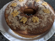 Bolo de maçã com nozes