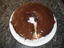 Bolo de laranja com cobertura de chocolate