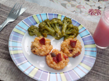 Bolinho de arroz com calabresa assado