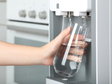 Bebedouros e purificadores de água: 6 alternativas para você ter em casa e manter a hidratação em dia