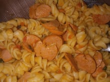 Macarrão com molho de salsicha