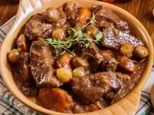 Acém está barato? Então pega essas dicas para fazer pratos suculentos com a carne gastando pouco