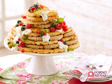 Bolo Waffle Forno de Minas com frutas vermelhas