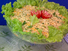 Salada de alface com batata palha
