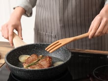 Regra 3-3-2-2 para fazer o bife perfeito: método simples que sempre dá certo para ter uma carne de restaurante em casa