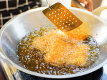 O truque mais fácil para eliminar o cheiro de comida frita da sua casa