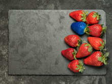 Morango azul existe? Descubra a história por trás dessa fruta