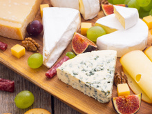 Precisando controlar o consumo de sódio? Então passe longe desses queijos imediatamente!